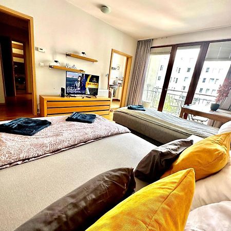 Central Apartment With Balcony Boedapest Buitenkant foto