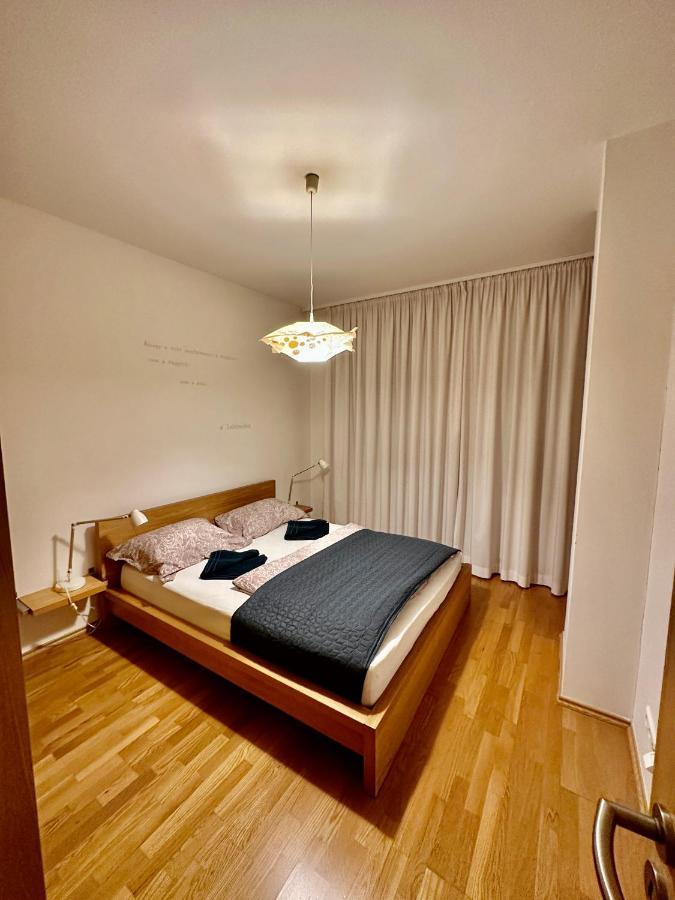Central Apartment With Balcony Boedapest Buitenkant foto