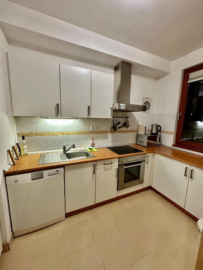 Central Apartment With Balcony Boedapest Buitenkant foto