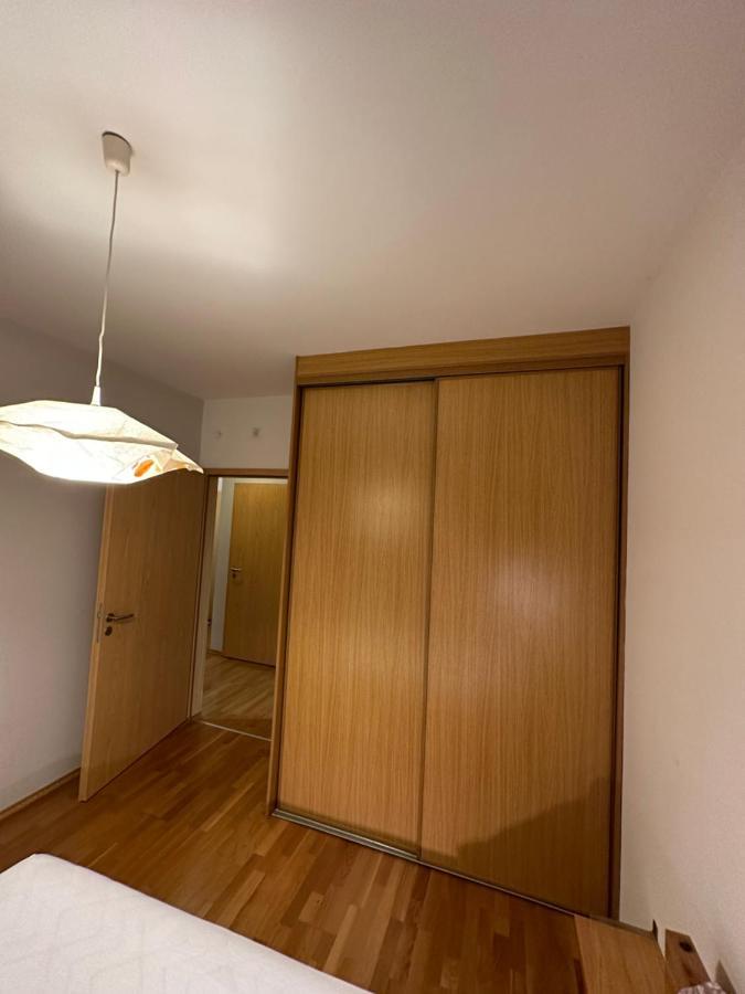 Central Apartment With Balcony Boedapest Buitenkant foto