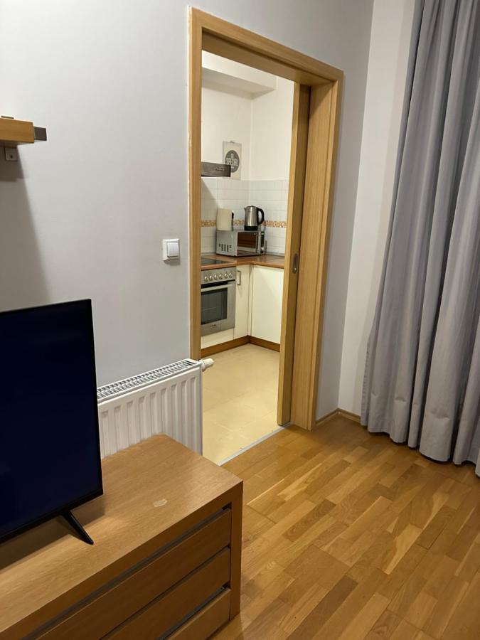Central Apartment With Balcony Boedapest Buitenkant foto