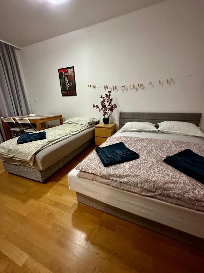Central Apartment With Balcony Boedapest Buitenkant foto