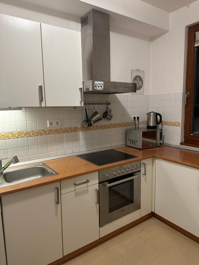 Central Apartment With Balcony Boedapest Buitenkant foto