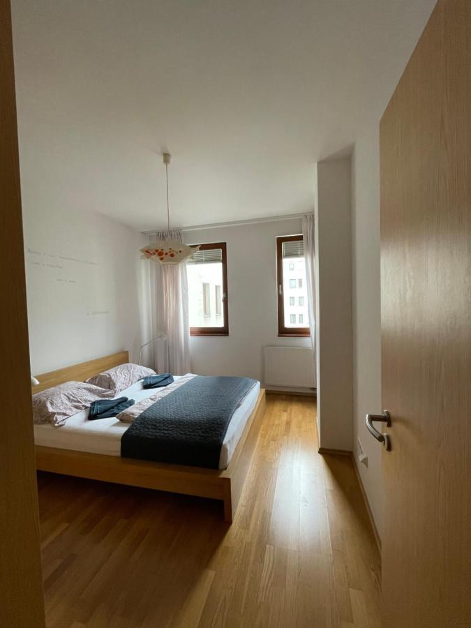 Central Apartment With Balcony Boedapest Buitenkant foto