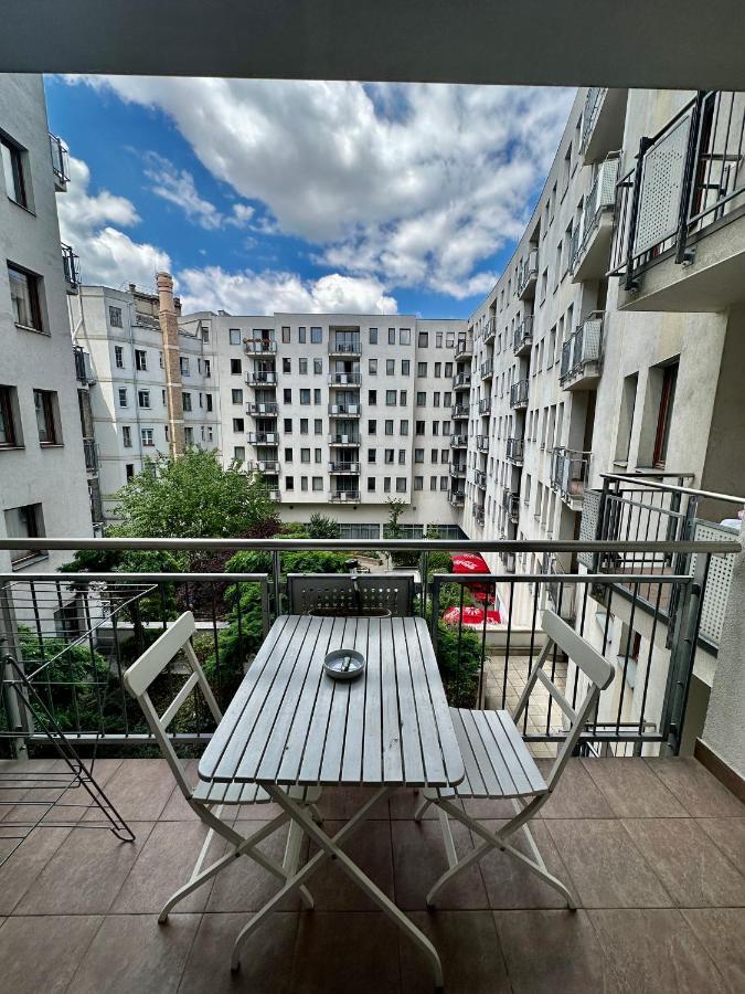Central Apartment With Balcony Boedapest Buitenkant foto
