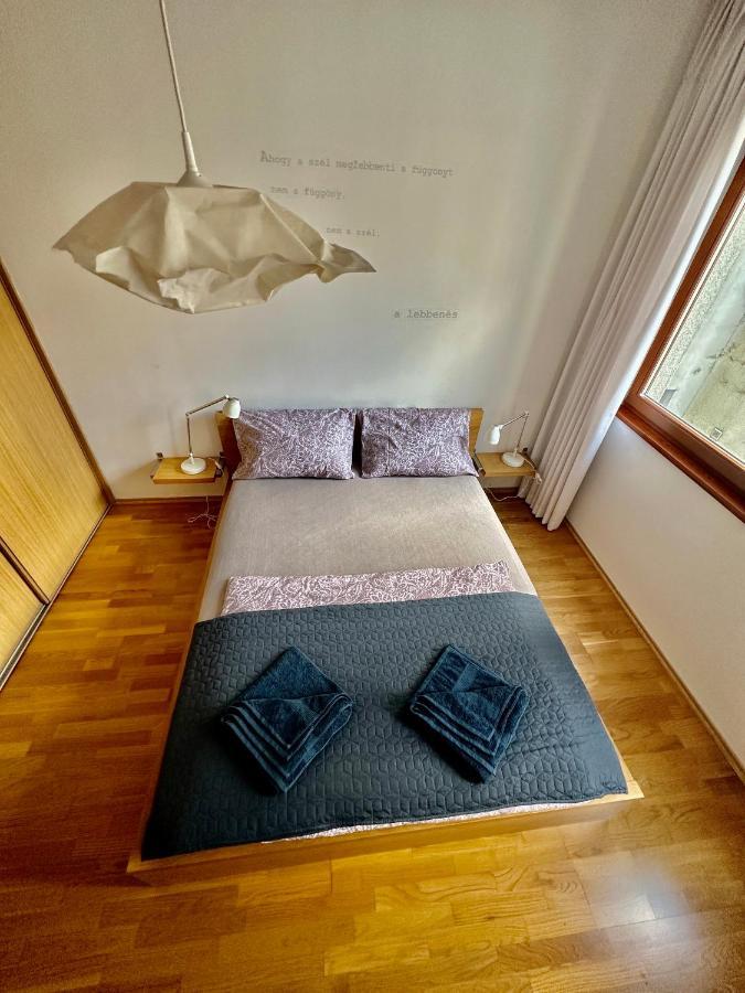 Central Apartment With Balcony Boedapest Buitenkant foto