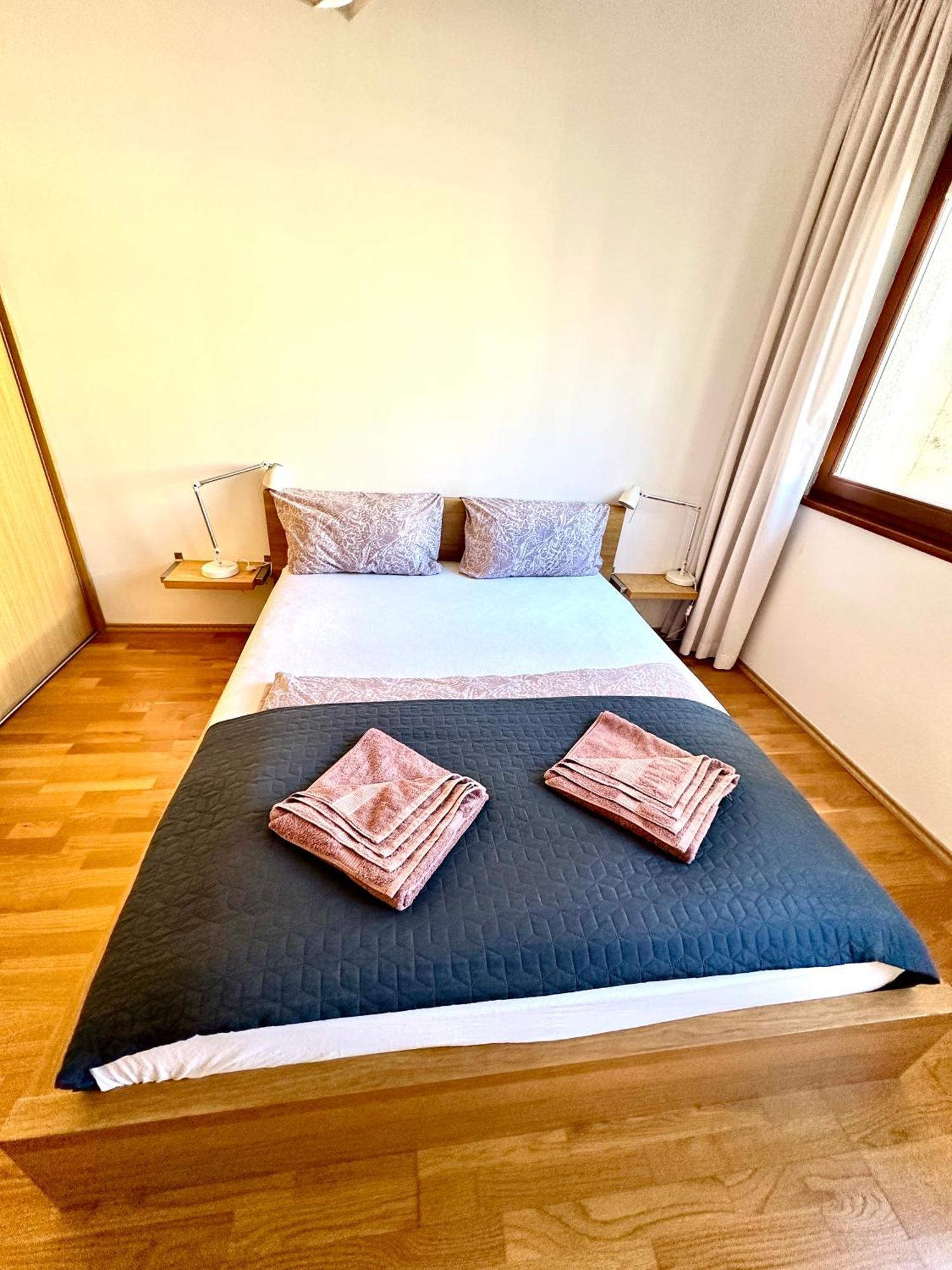 Central Apartment With Balcony Boedapest Buitenkant foto