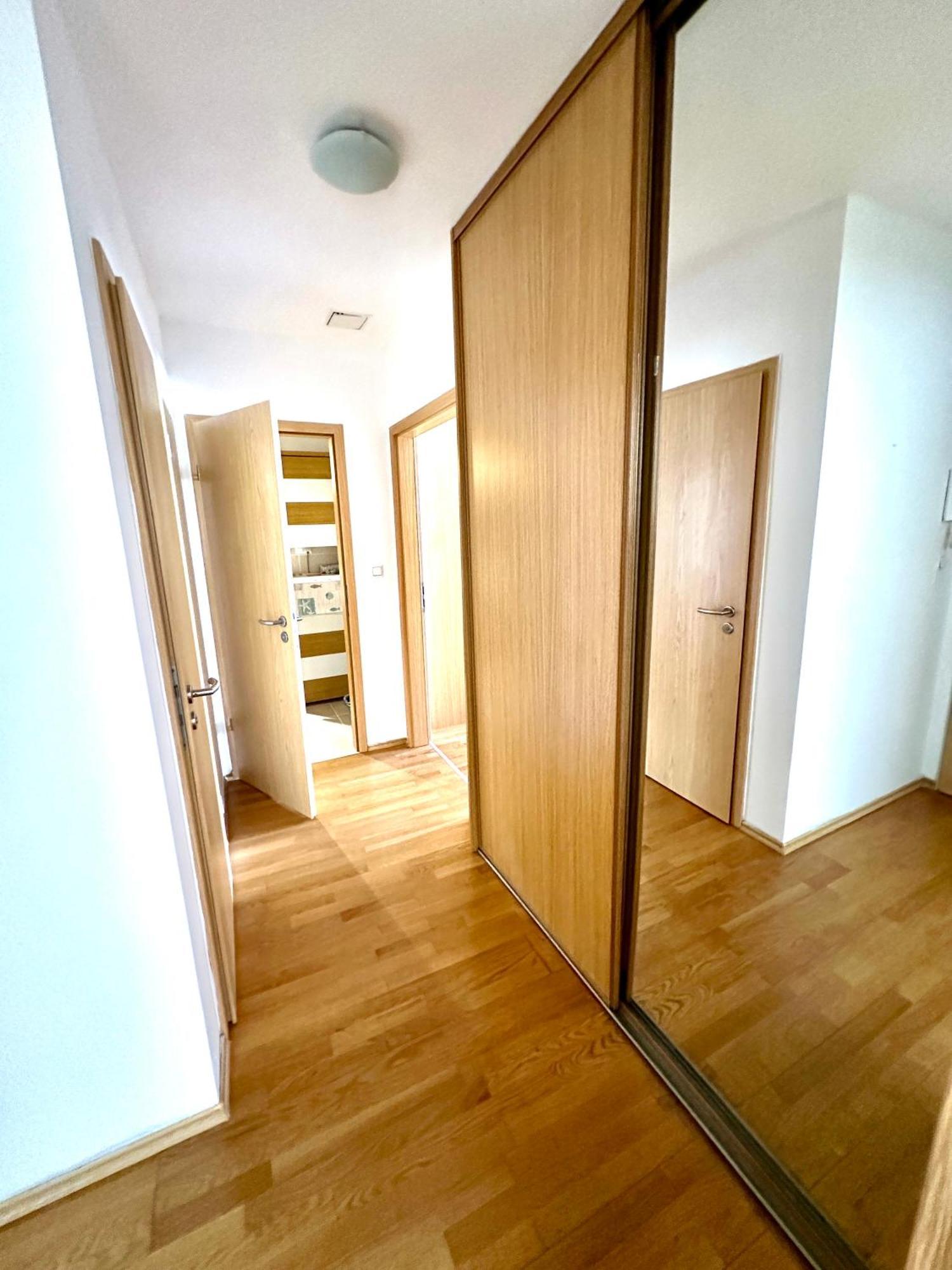 Central Apartment With Balcony Boedapest Buitenkant foto