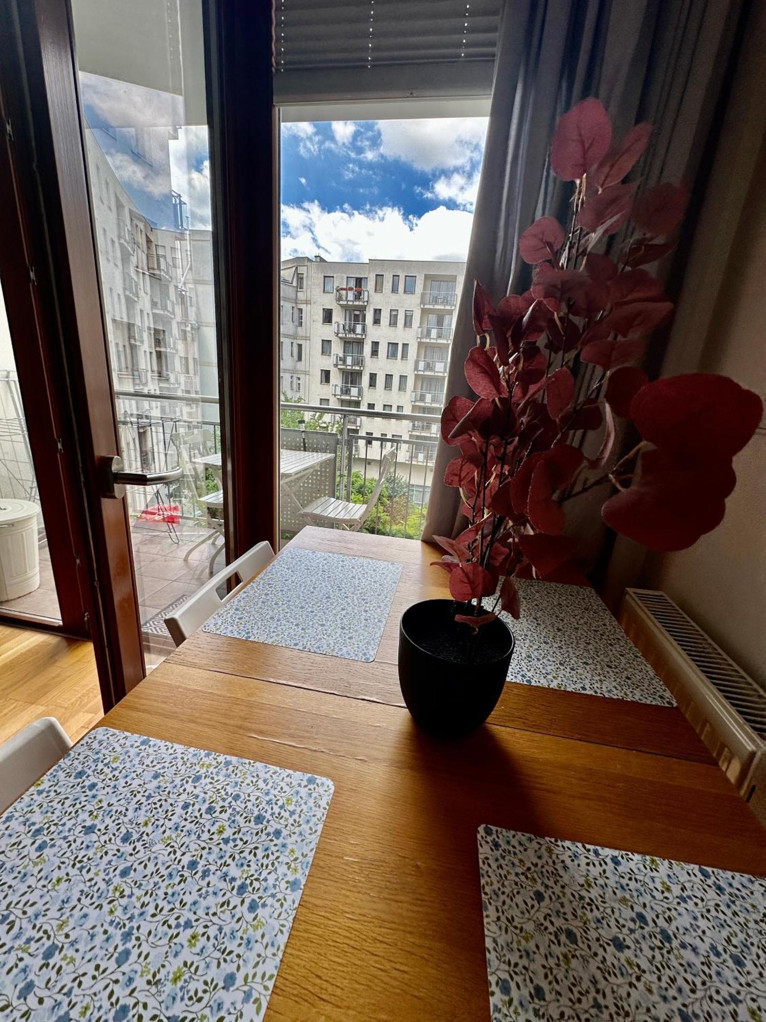 Central Apartment With Balcony Boedapest Buitenkant foto