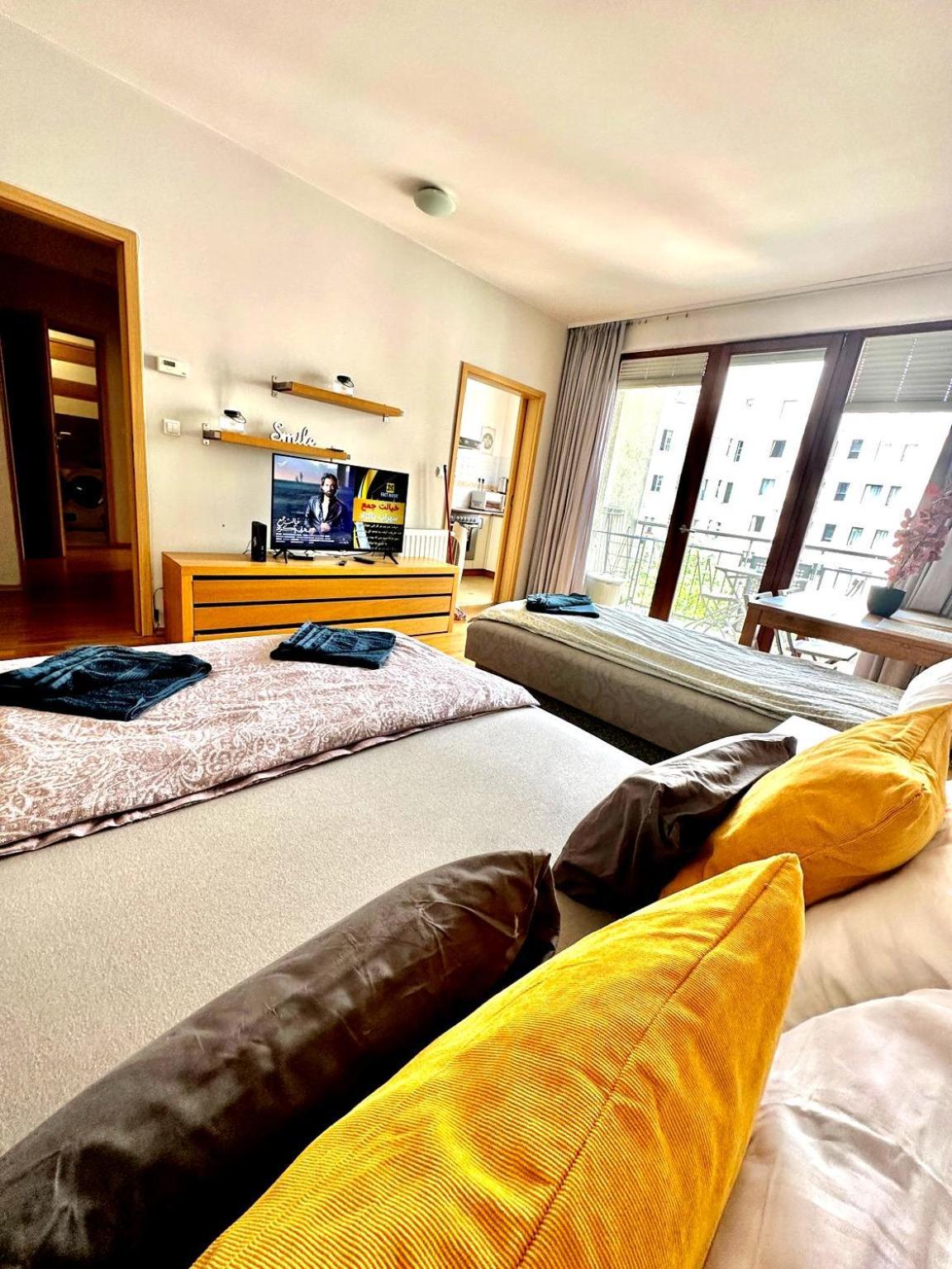 Central Apartment With Balcony Boedapest Buitenkant foto