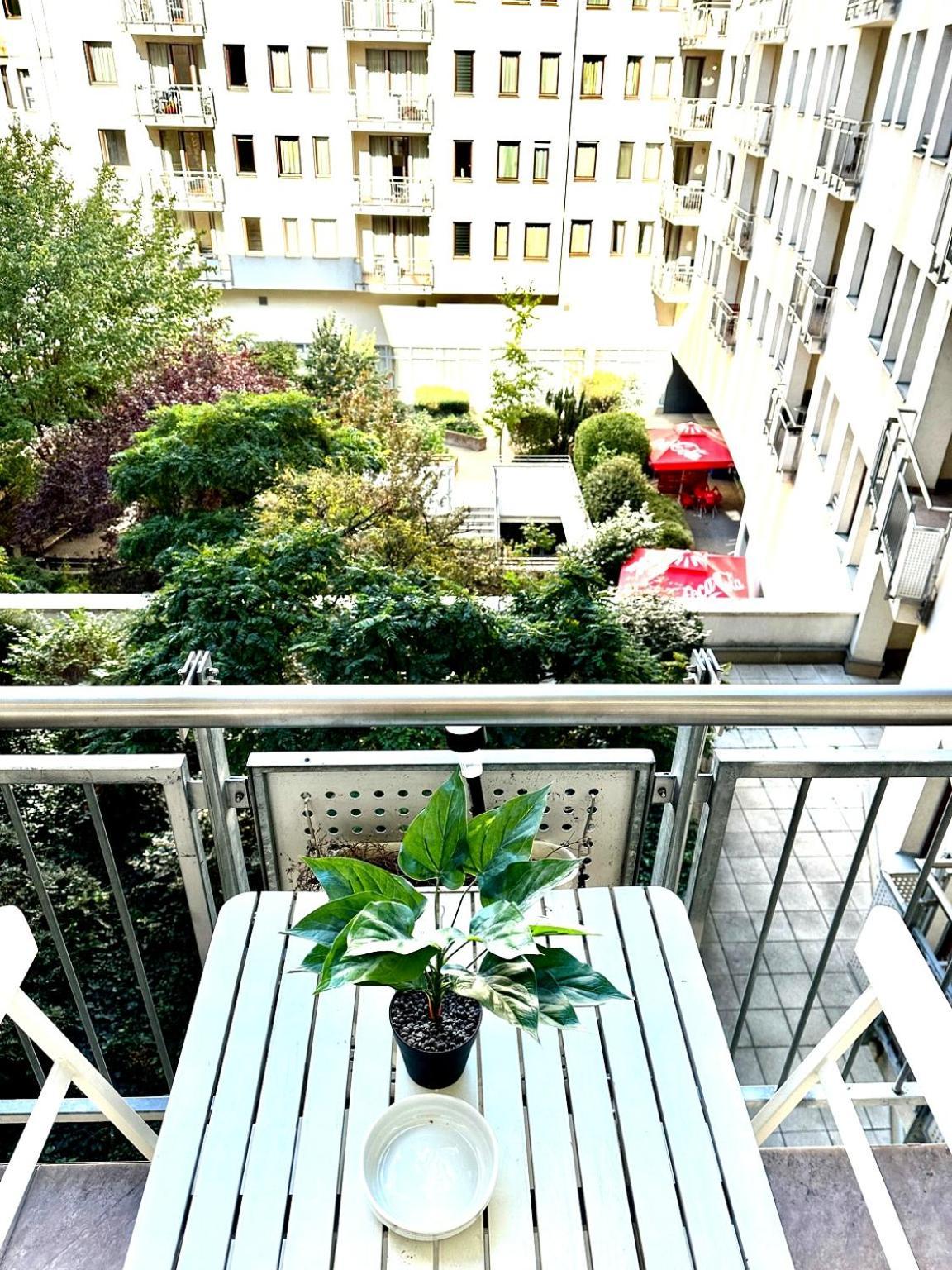 Central Apartment With Balcony Boedapest Buitenkant foto